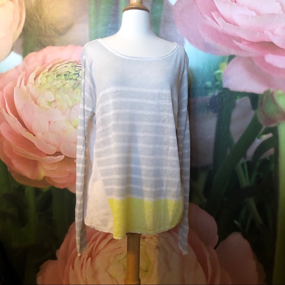 Splendid gray white and yellow sweater